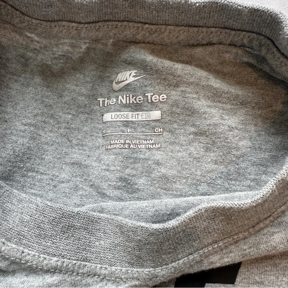 Nike Essentials The Nike Tee Boxy Cropped Loose Fit Short Sleeve Grey Small